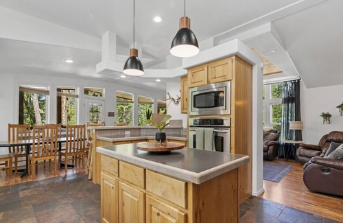 Donnelly Cabina | Cozy Home Nestled in Donnelly w/ Sandy Beach Access
