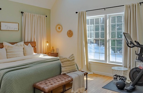 New London Casa | Cozy Home on 15 Acre Woods