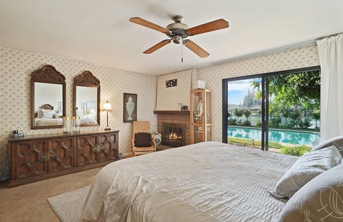 Stockton Casa | Cozy Home on a Lake and a sparkling pool with lush garden and Dock!