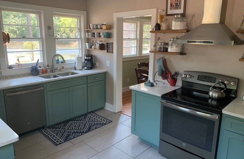 Opelika Casa | Cozy home on a quiet street