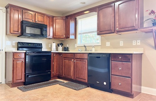 Richmond Casa | Cozy Home on Golf Course - 6 miles from I-75, Free WiFi