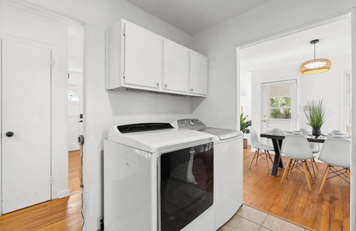 White Stone Casa | Cozy Home one block from The Creek Golf Club