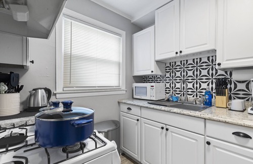 Wyandotte Casa | Cozy Home-Perfect for Boaters-Near Detroit River