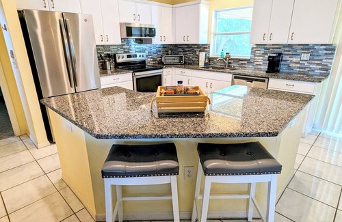 Trafalgar Casa | Cozy home quiet area, short drive to the beach. Perfect for traveling nurse
