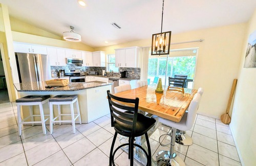 Trafalgar Casa | Cozy home quiet area, short drive to the beach. Perfect for traveling nurse