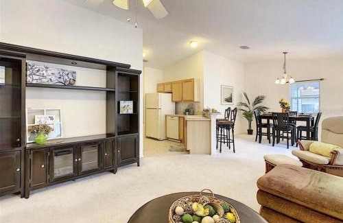 The Villages Casa | Cozy home, Right Next Door to Lake Sumter Square!