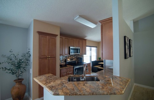 Lakeside Estates Casa | Cozy home steps from Theme Parks & Coast!