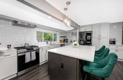 Independence Casa | Cozy home, w/ chef's kitchen, pet friendly near Cuyahoga National Park