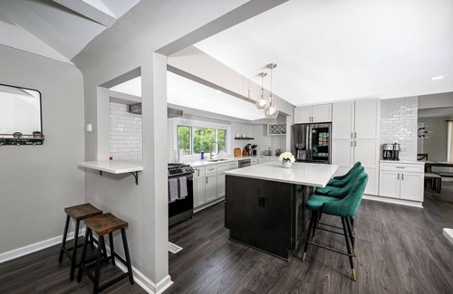 Independence Casa | Cozy home, w/ chef's kitchen, pet friendly near Cuyahoga National Park