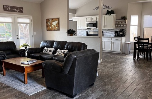 Warner Ranch Casa | Cozy HOME w/ Citrus Garden & Patio