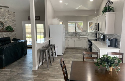 Warner Ranch Casa | Cozy HOME w/ Citrus Garden & Patio