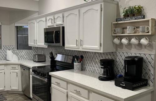 Warner Ranch Casa | Cozy HOME w/ Citrus Garden & Patio