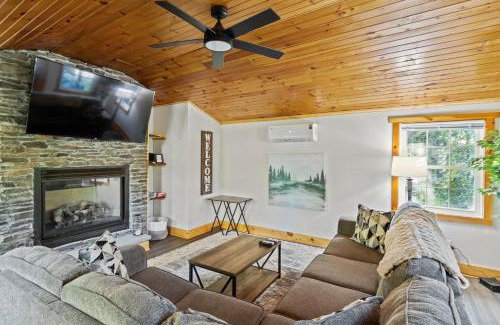 Canandaigua Casa | Cozy Home W/King Bed & Lake access