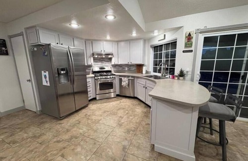 Sacramento Casa | Cozy home w/ pool near Sacramento State and 15 minutes to downtown