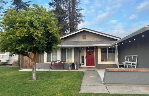 Sacramento Casa | Cozy home w/ pool near Sacramento State and 15 minutes to downtown
