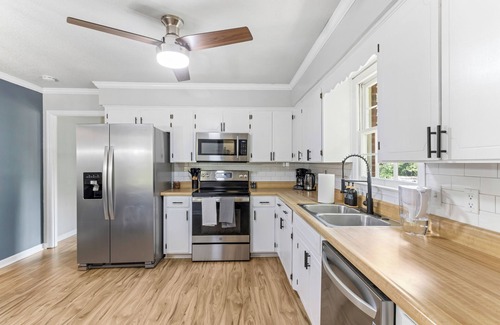 Spartanburg Casa | Cozy Home w/ Pool Table, Arcade & Firepit