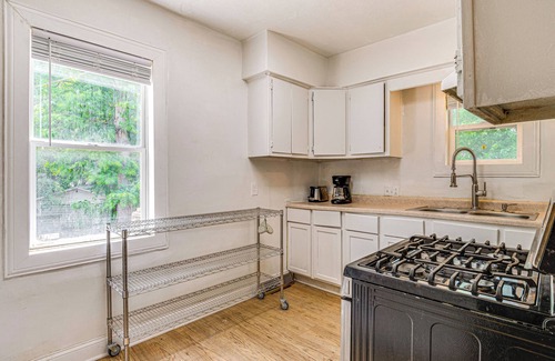 Windsor Park Casa | Cozy Home w/ Yard < 3 Mi to Downtown Indianapolis!