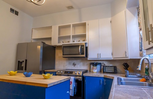Historic Ybor Casa | Cozy Home - Walk to Ybor - Restaurants, Bars and Shops!