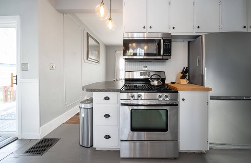 Fulton Heights Casa | Cozy Home Walkable to Everything GR Has to Offer!