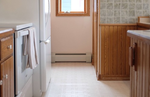 Two Harbors Cabaña | Cozy home walkable to downtown Two Harbors