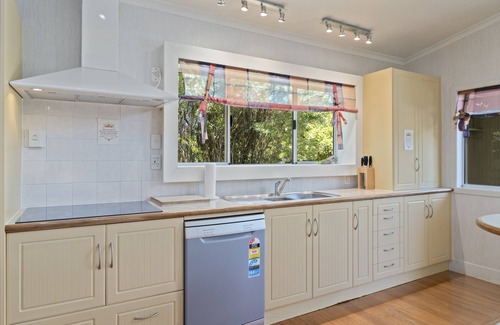 Springfield Casa | Cozy home with a pool! 5 minutes to Rotorua Town Centre.