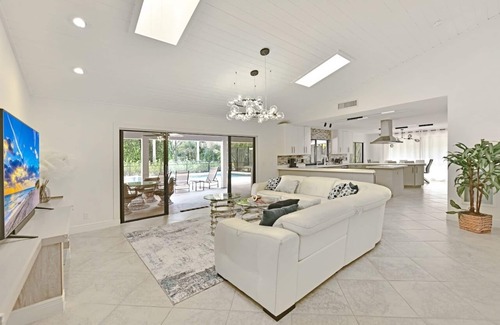 Wellington Casa | Cozy home with big pool and BBQ in Wellington!