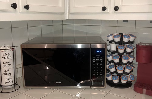Ellendale Casa | Cozy home with breathtaking backyard view. Uber Eats card with 5 or more days