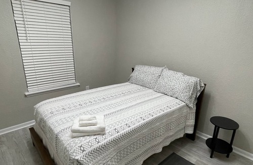 Jacksonville Casa | Cozy Home with free parking, wifi, and a backyard for you!