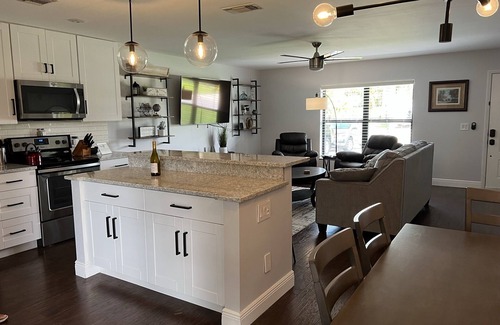 Port Saint Lucie Casa | Cozy home with great big backyard shade tree