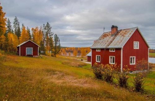 Overkalix Casa | COZY Home with LAKE view-free WiFi - free SAUNA