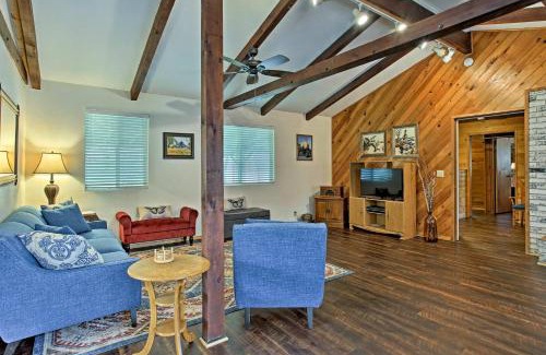 Mariposa Casa | Cozy Home with Patio Near Yosemite National Park!