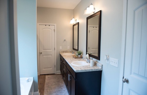Pembroke Casa | Cozy Home with Peaceful Patio