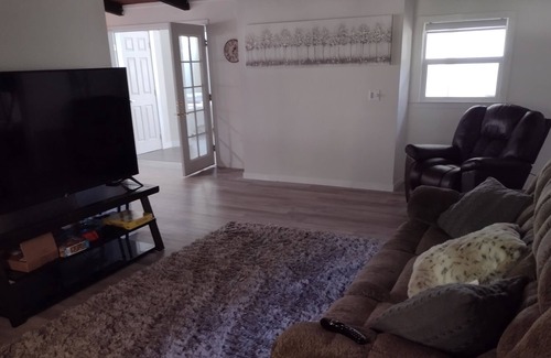Willow Creek Casa | Cozy home with pool, next to golf course, 5 min from the river