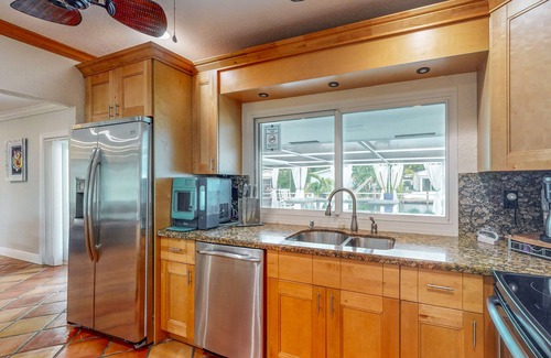 Nautilus Isle Casa | Cozy Home with pool, dock, canal view, fully equipped kitchen, dog friendly