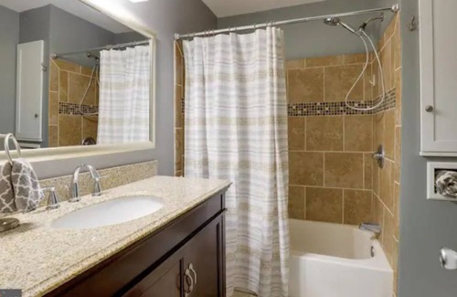 South Gate Casa | Cozy Home with Relaxing Views - 10 mins. to BWI