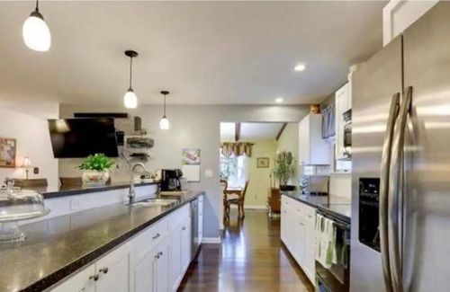 South Gate Casa | Cozy Home with Relaxing Views - 10 mins. to BWI