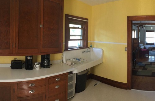 Wisconsin Rapids Casa | Cozy home with large porch near downtown riverfront, dining and entertainment