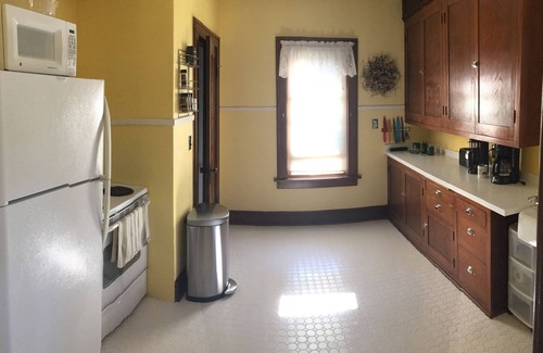 Wisconsin Rapids Casa | Cozy home with large porch near downtown riverfront, dining and entertainment