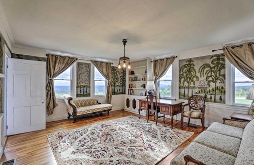 Greene Casa | Cozy Home with Vineyard, Working Farm and Fall Foliage