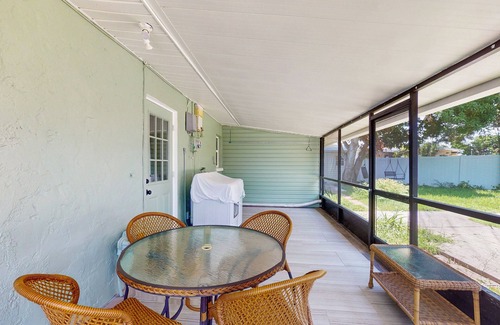 Bradenton Casa | Cozy home with washer and dryer, internet, and prime location