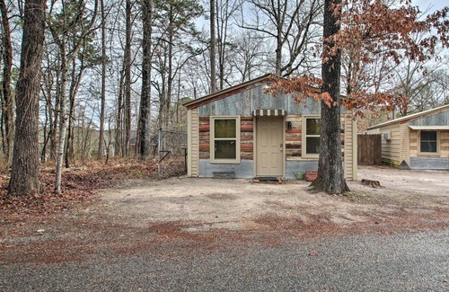 Piney Apartamento | Cozy Hot Springs Studio with Boat Ramp Access!