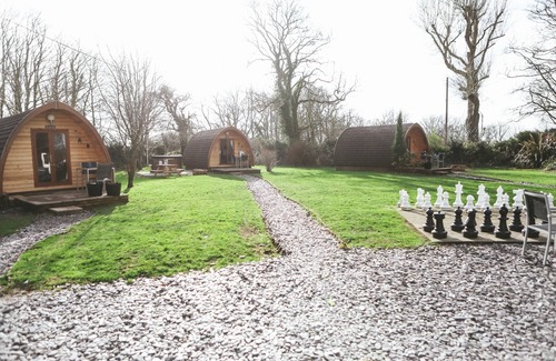 Llanfairpwllgwyngyll Cabina | Cozy Hot Tent With Log Burner & Hot Tub Left Tent