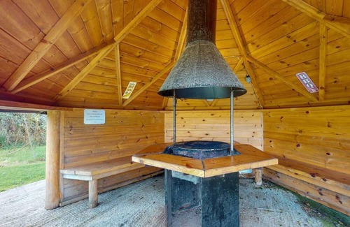 Llanfairpwllgwyngyll Cabina | Cozy Hot Tent With Log Burner & Hot Tub Right Tent