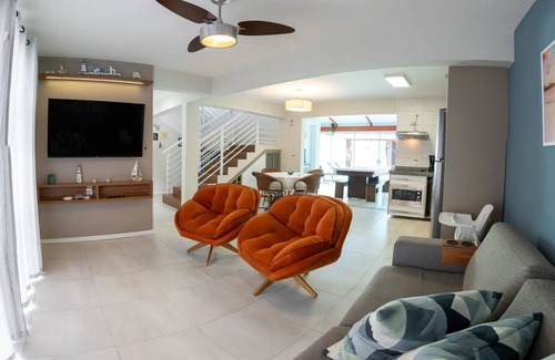 Meia Praia Casa | Cozy House with Heated Pool, Beach 180m away, Billiards, Beto Carrero