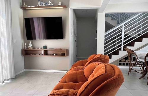 Meia Praia Casa | Cozy House with Heated Pool, Beach 180m away, Billiards, Beto Carrero