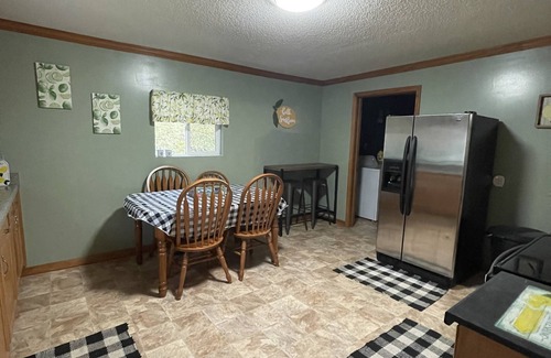 Henlawson Casa | Cozy house, 2 bed, 1 bath, full kitchen, close to Bearwallow