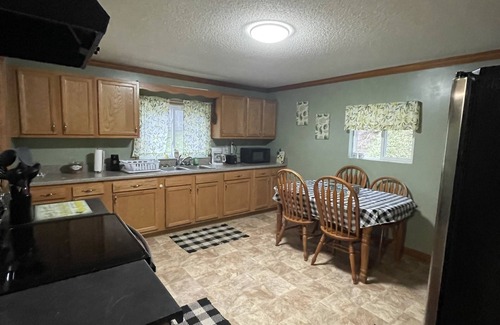Henlawson Casa | Cozy house, 2 bed, 1 bath, full kitchen, close to Bearwallow
