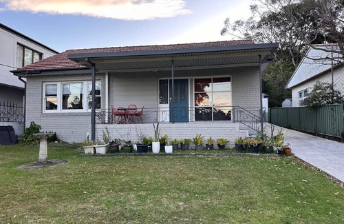Keiraville Apartamento | Newly renovated 4 BR 2 BathRm house, walk to Uni