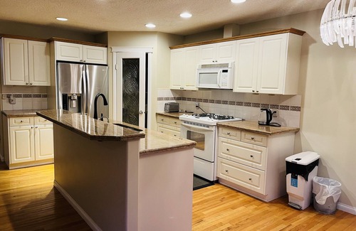 Kensington Casa | Cozy house-3Bedrm-Aircon-2 Free parking-inner city