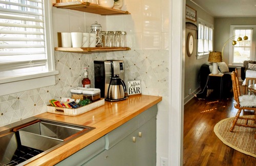 Michigan City Casa | Cozy House: 5 min drive to beach-zoo-restaurants-casino-brewery-train to Chicago